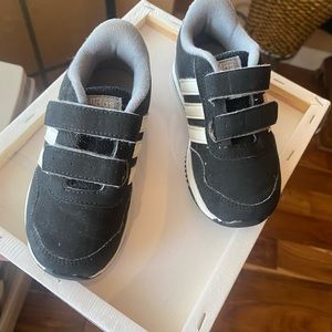 Boys Black velcro Adidas size 8k